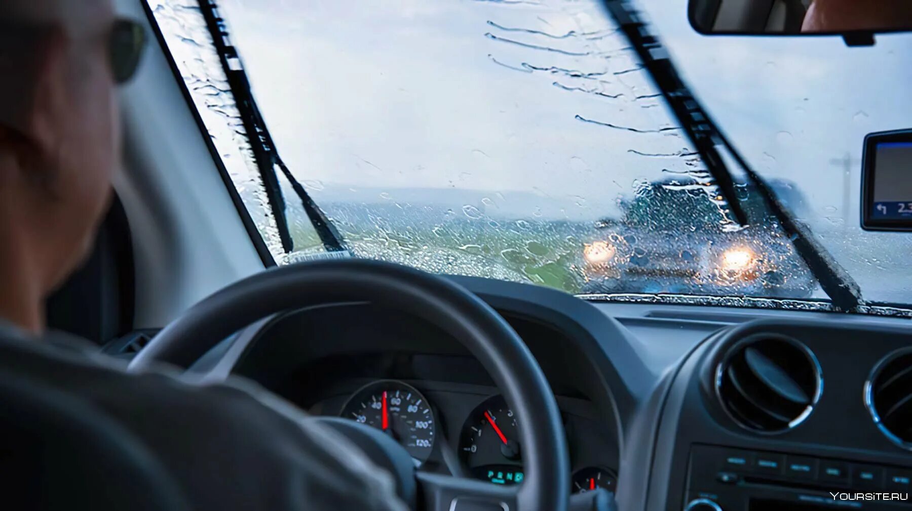 Driver rain. Езда в дождь. Вождение в дождь. Управление автомобилем в дождь. За рулем в ливень.