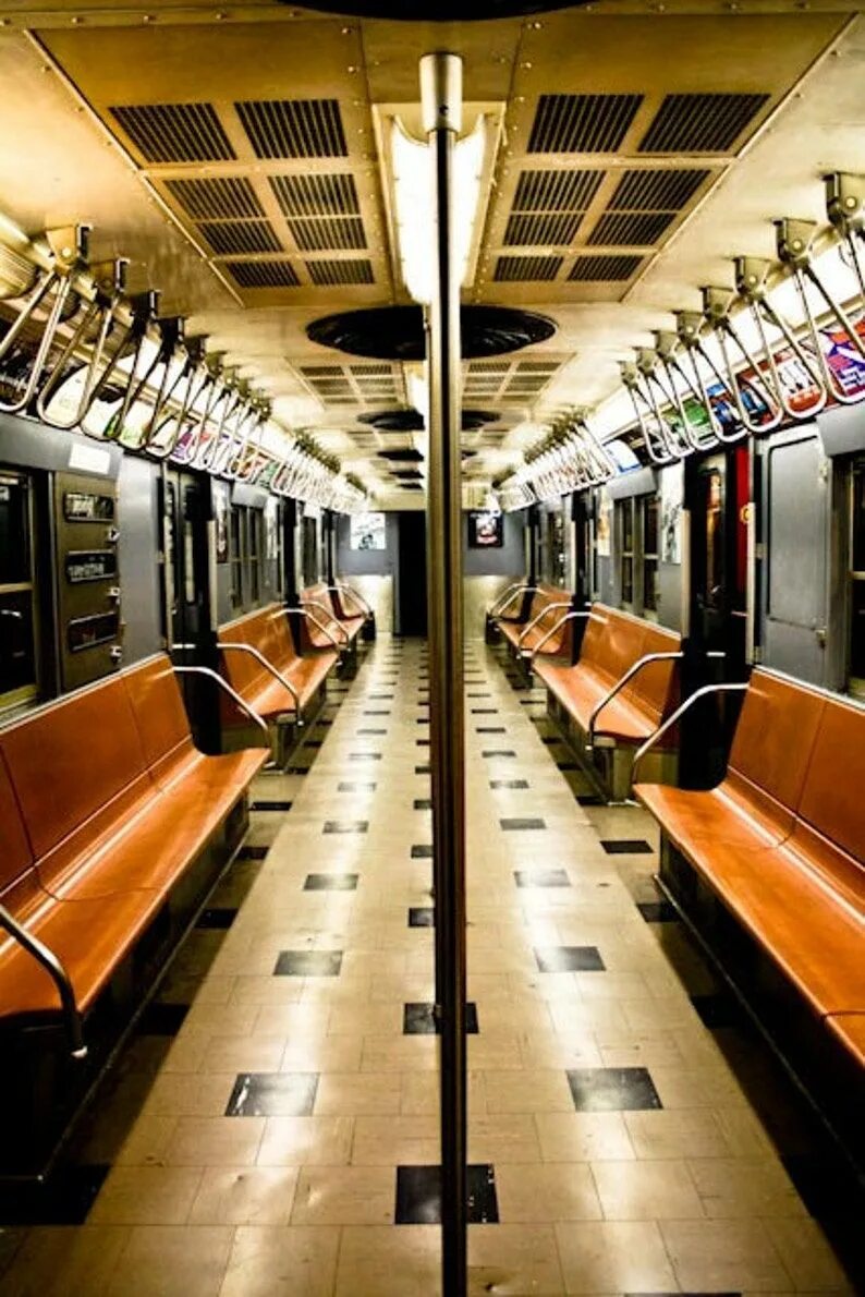 Стиль метрополитен. New York Subway. 81 717 В метро Нью Йорка. Метровагон Нью Йорк. Вагон Нью йоркского метрополитена 1950.