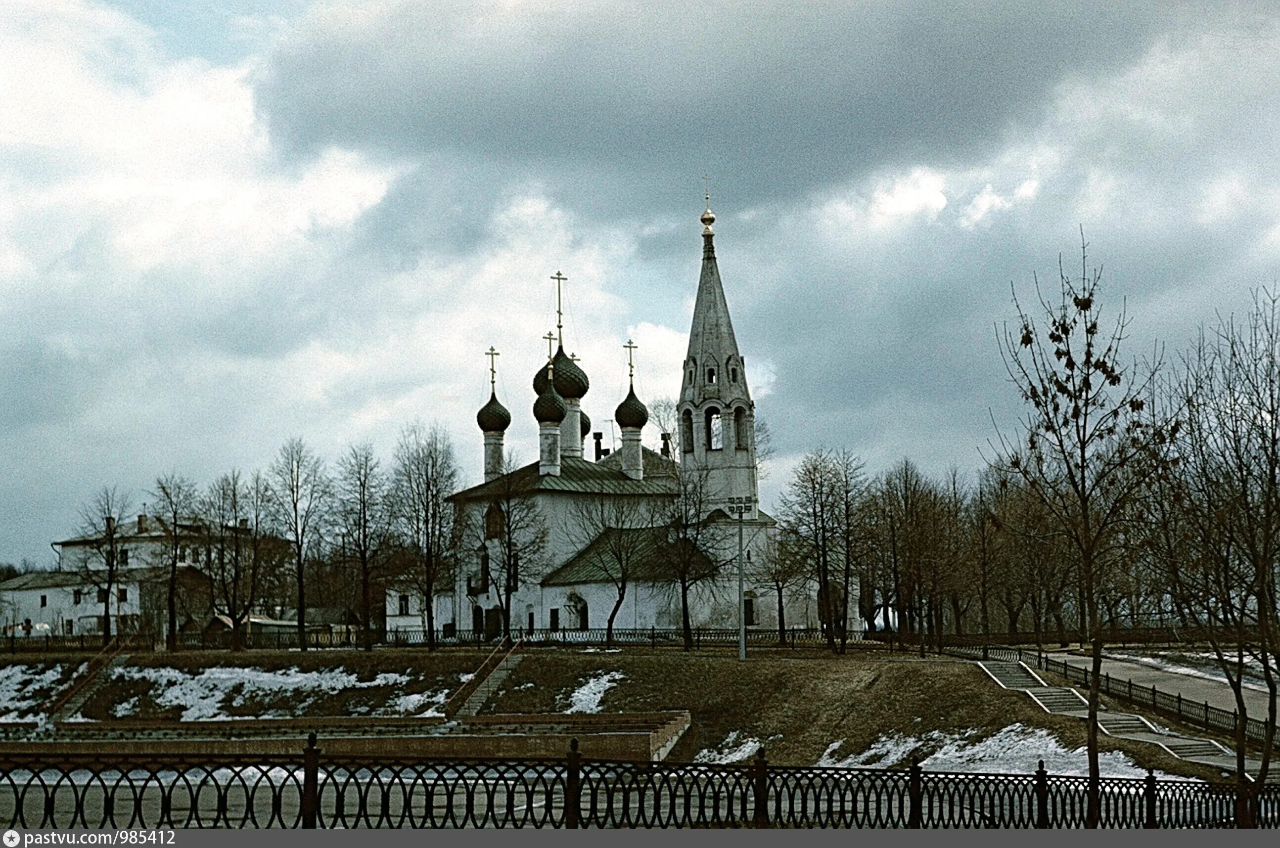 Рубленый город. Государственный музей-заповедник ростовский кремль. Церковь николы рубленого ярославль. Рубленый город. Церковь николая чудотворца в рубленом городе храмы ярославля.