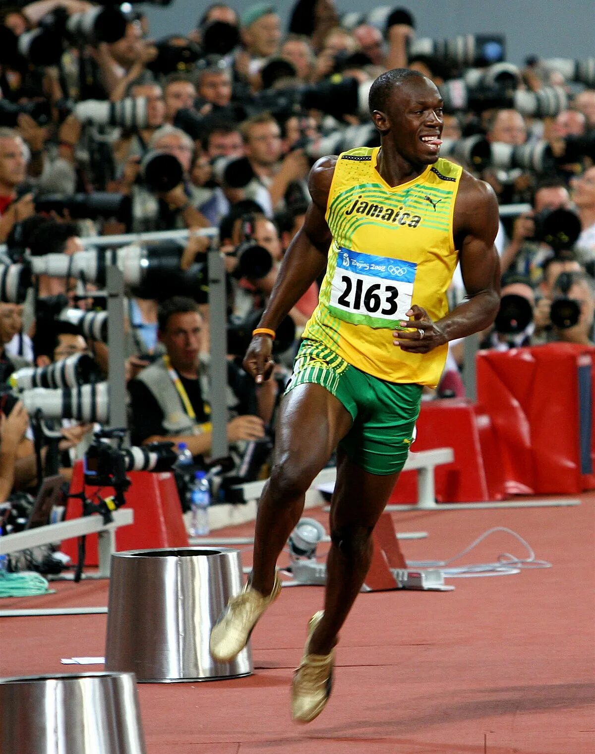 Победитель первых олимпийских игр по бегу. Усейн болт 2008. Усейн болт Пекин 2008. Усейн болт 100. Усейн болт Олимпийский рекорд на 100 м.