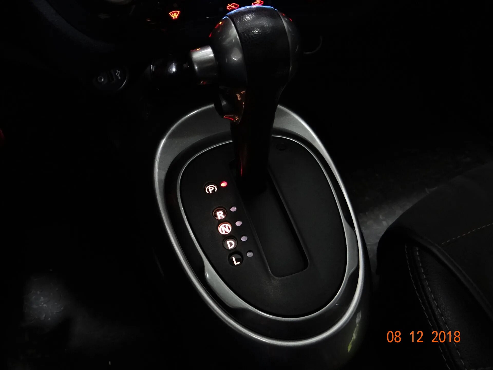 Вариатор джук. Juke nissan селектор вариатора. nissan juke вариатор рычаг. селектор коробки nissan juke. ниссан жук панель акпп.