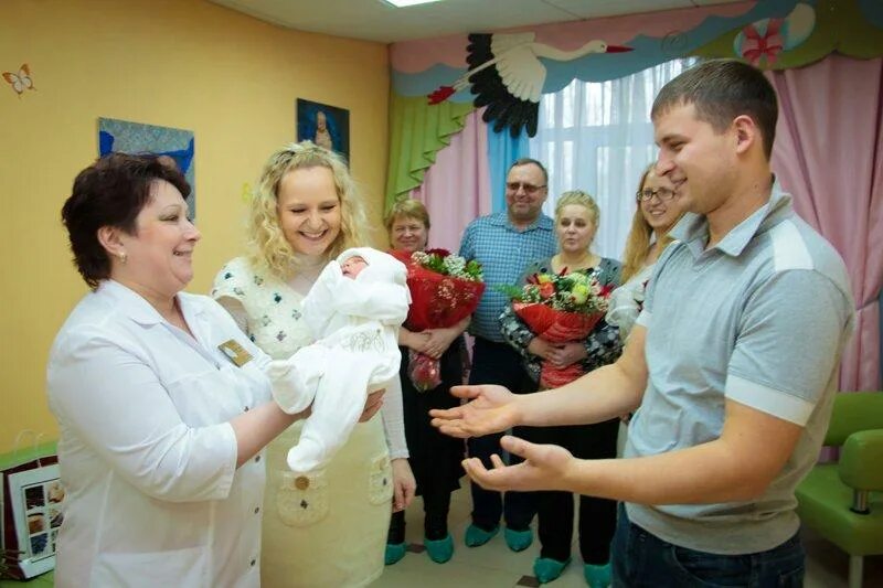 Серебряные пруды роддом. Роддом парацельс екатеринбург. выписка с роддома. выписная роддом.