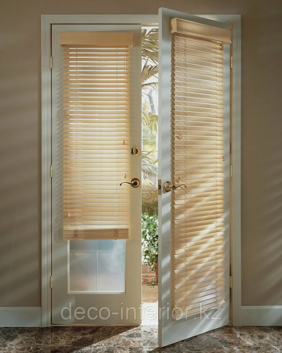 Москитная сетка на дверь. Пленка на стеклянную дверь. Витражная пленка. Декоративные наклейки на окна. Чем закрыть стеклянную дверь.