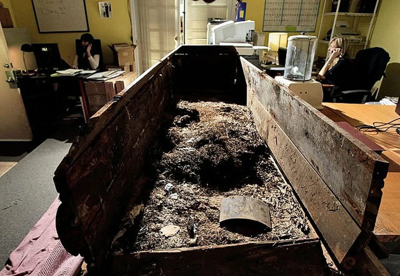 Отпевание усопшего в церкви. Умершие по дням недели. Умершие по дням недели. Кладбище сталл. Ли харви освальд могила.