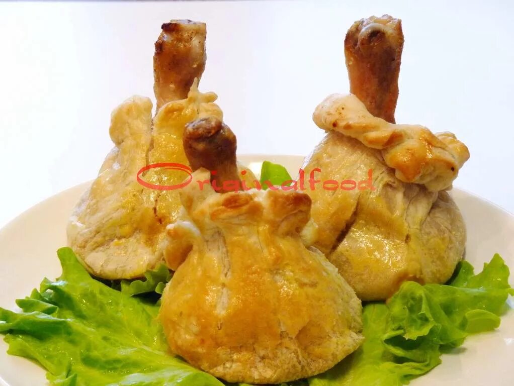 Голень в мешочке из слоеного теста. Куриные ножки в мешочке. Куриные ножки в слоеном тесте. Куриные мешочки в тесте. Ножки в мешочке из слоеного теста.