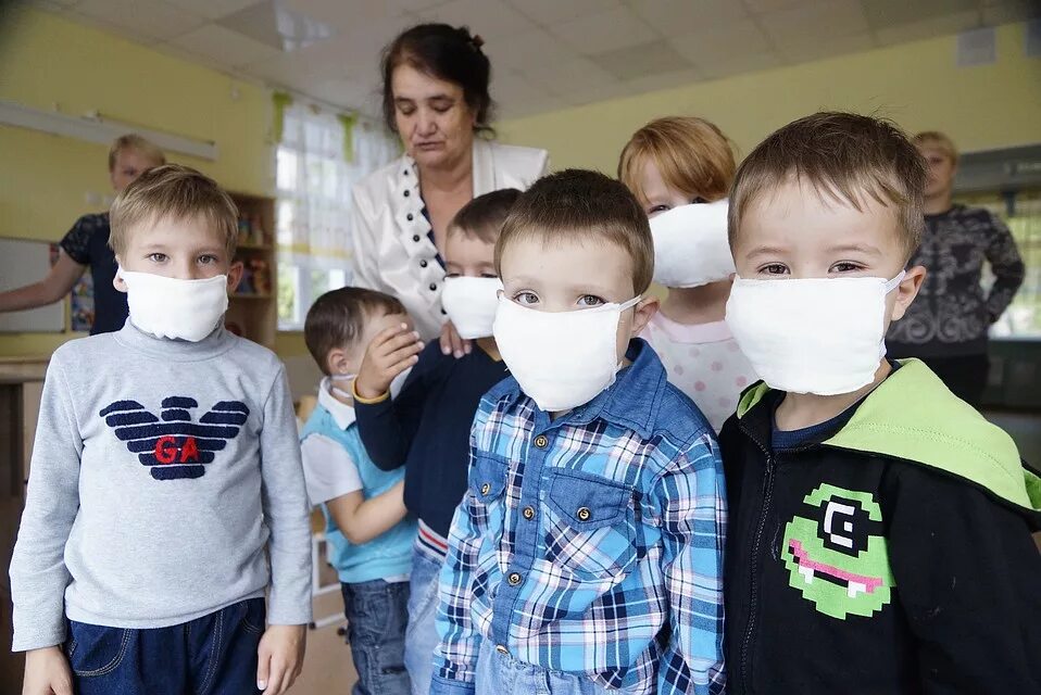 уборка в детском саду. есть карантин детском. есть карантин детском. вирусы в школе. карантин в школах и детских садах.