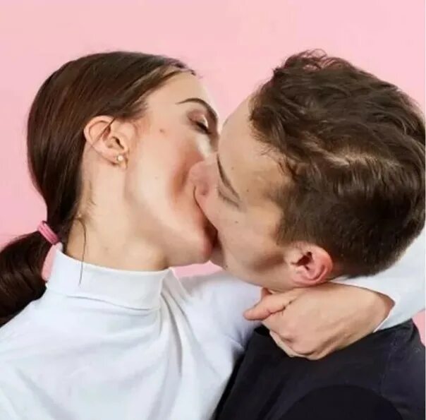 Где муж и жена целовались. Поцелуй взасос. Поцелуй с языком. Поцелуй в засос. Целовать в засос.