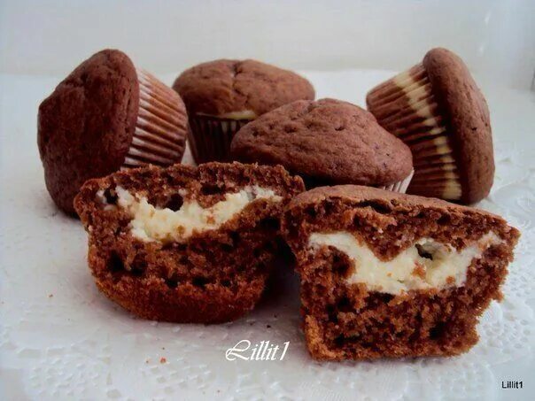 Γεμιστά cupcakes σοκολάτας Yummy cakes, Chocolate cupcakes, Baking