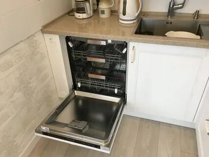 Посудомойка в углу