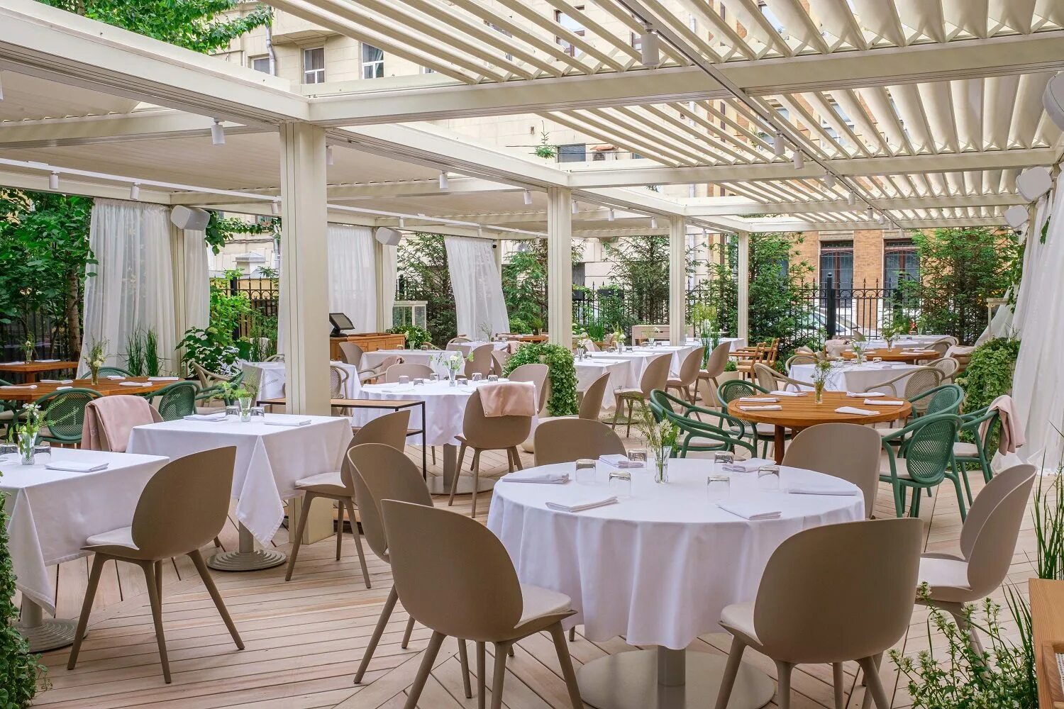Artest chefs ресторан. Ресторан artest новиков москва. artest ресторан веранда. ресторан аркадия новикова в москве. веранда ресторан новикова.