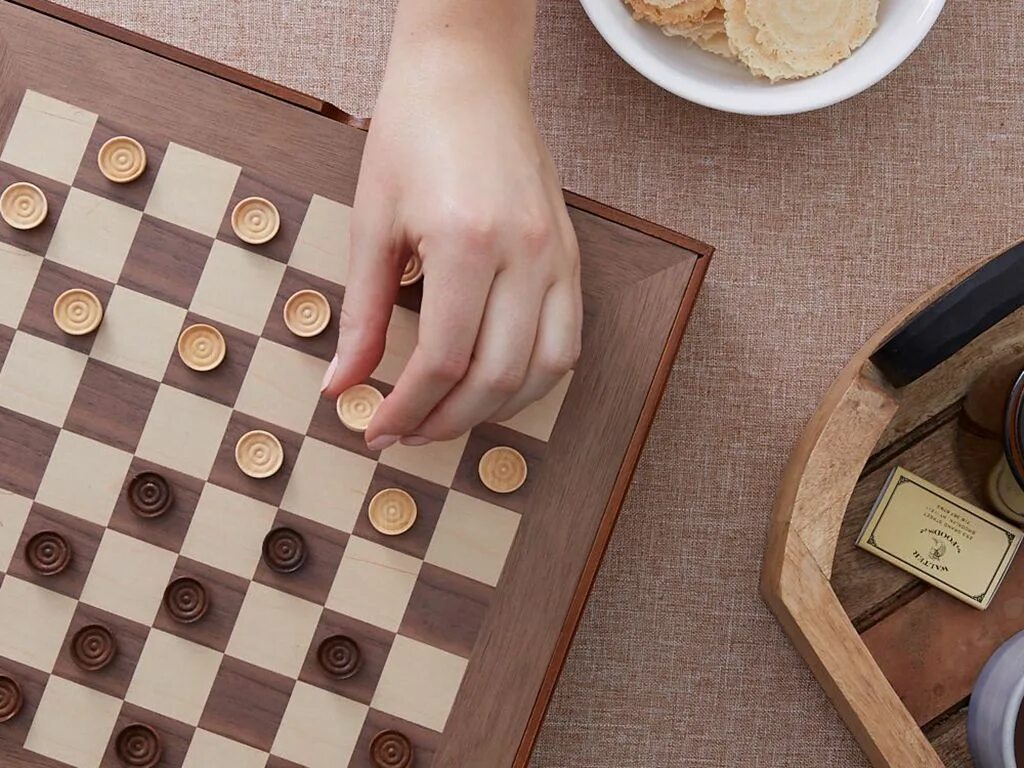 Checkers game. Игра в шашки картинки взрослые. Шашки в консоли. Shashka o'yini. Чекерс говал.