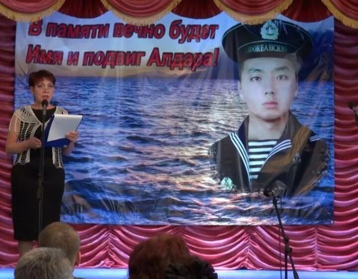Алдар цыденжапов девушка. Алдар цыденжапов герой. алдар цыденжапов герой забайкалья. матрос алдар цыденжапов.