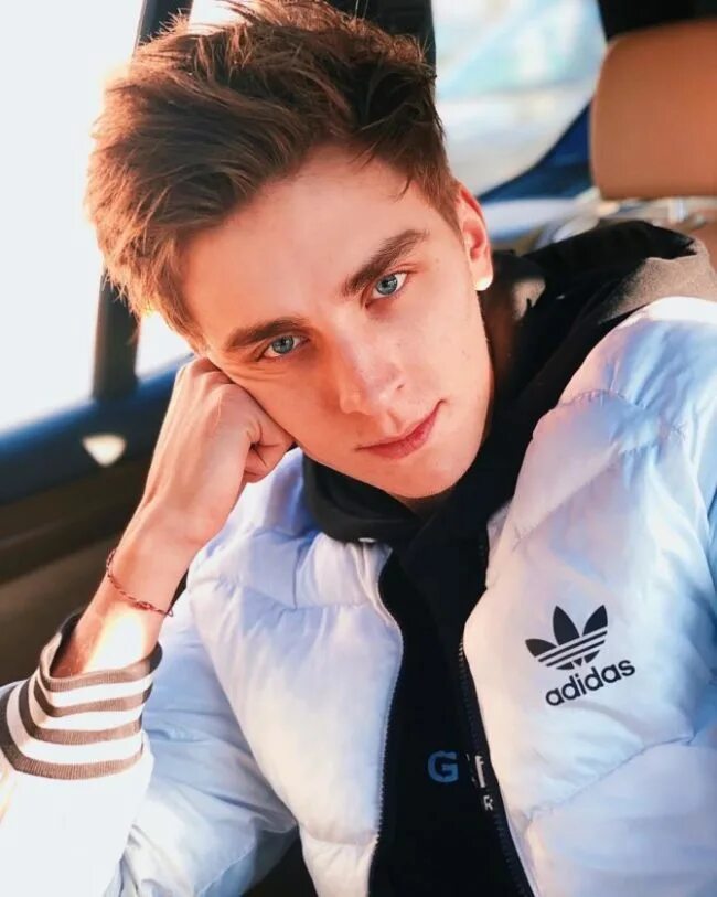 Включи блогера новые. Включи блогера новые. Включи блогера новые. Элли ди 2023. Включи блогера новые.