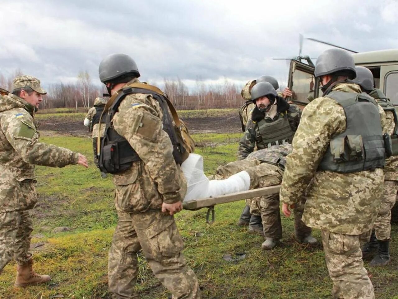 Сколько раненых украина. Раненые военные на Украине. Украина военные ВСУ раненные ВСУ.