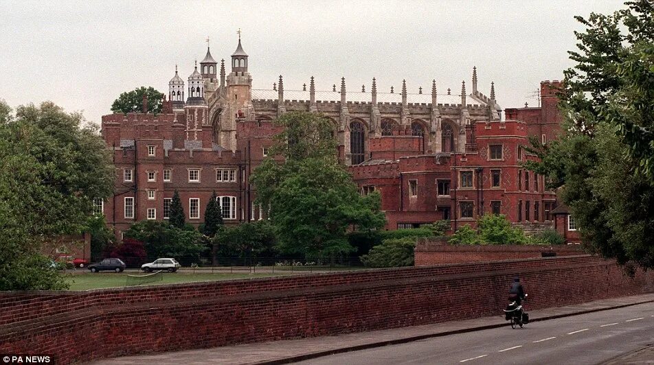 Eton college (итонский колледж). Итонская школа. Итонский колледж великобритания. Итон колледж в англии 1920. Итонский колледж великобритания школьная форма.