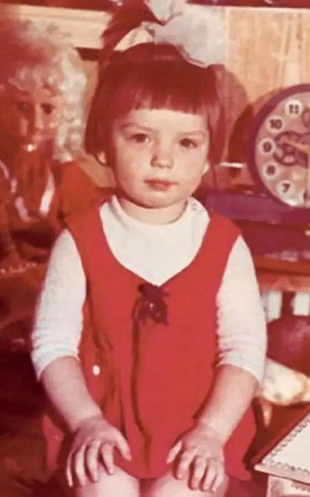 Дети 2000 года рождения. Алиса Гребенщикова. Алиса Гребенщикова в детстве фото. Алиса Гребенщикова в детстве.