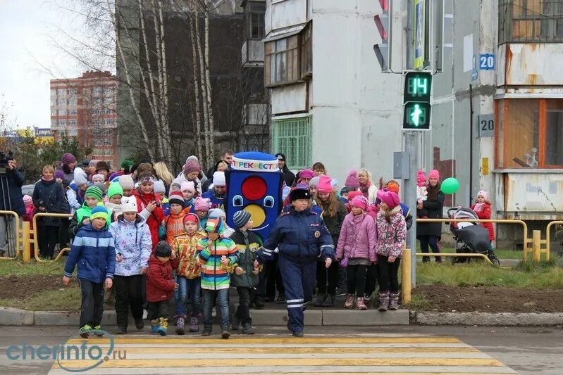 Светофор череповец победы. Светофор Череповец. Светофорный объект Череповец. Светофор Череповец Ленинградская. Открытие нового светофора в Череповце.