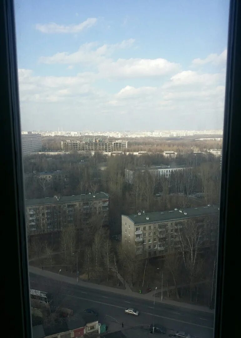 Вид с 19 этажа. Вид с балкона 19 этажа. Панорама окна на 19 этаже. Грязное окно.