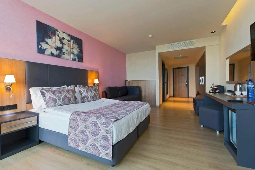 Батуми отель с аквариумом. Эйфория батуми отель. Nikohotel батуми. Гостиница еимфория в батуми. Euphoria батуми.