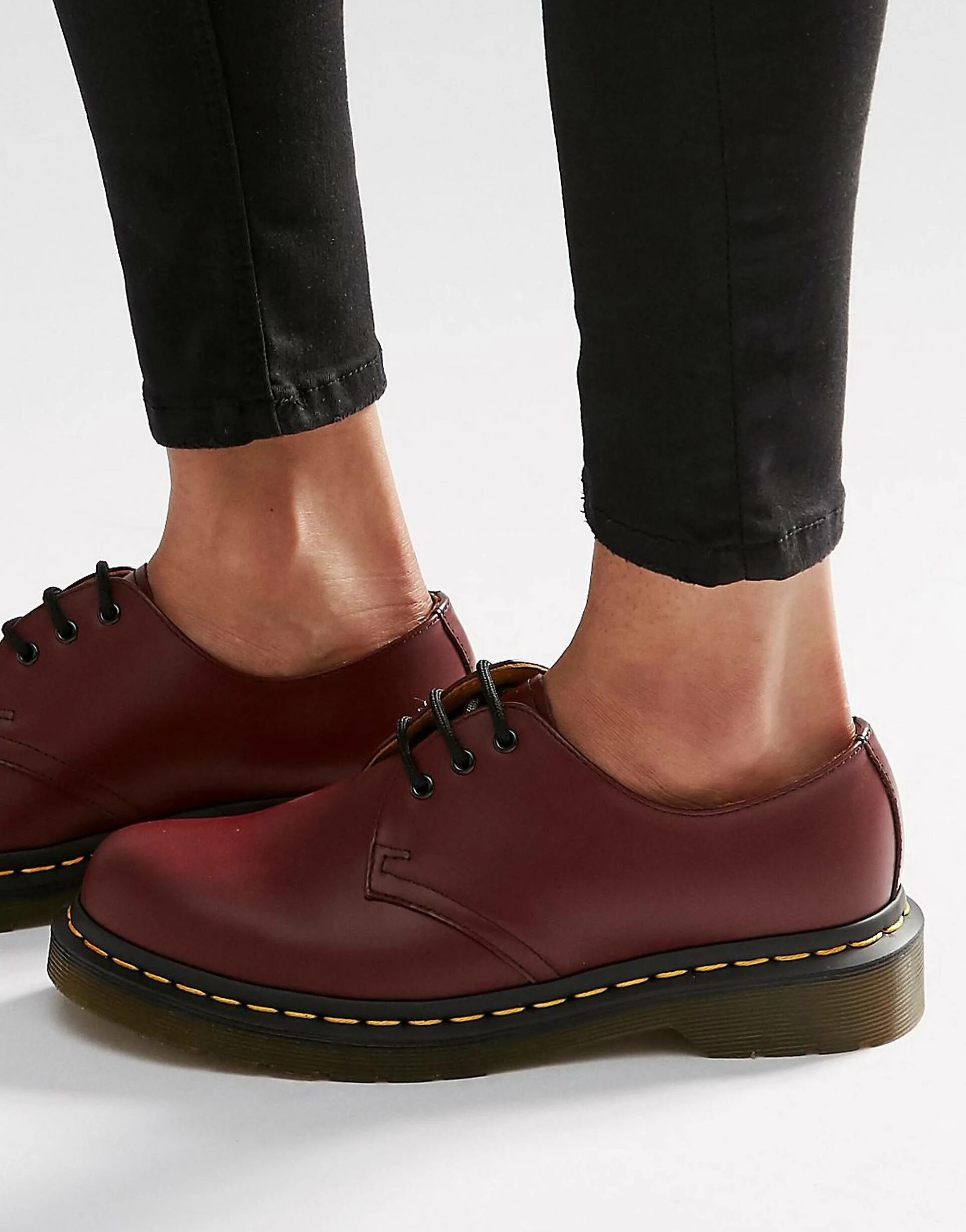 Ботинки на плоской подошве. Доктор Мартинс туфли 1461. Dr Martens 1461 Cherry Red. Dr Martens 1461 красные. Dr Martens 1461 подошва.