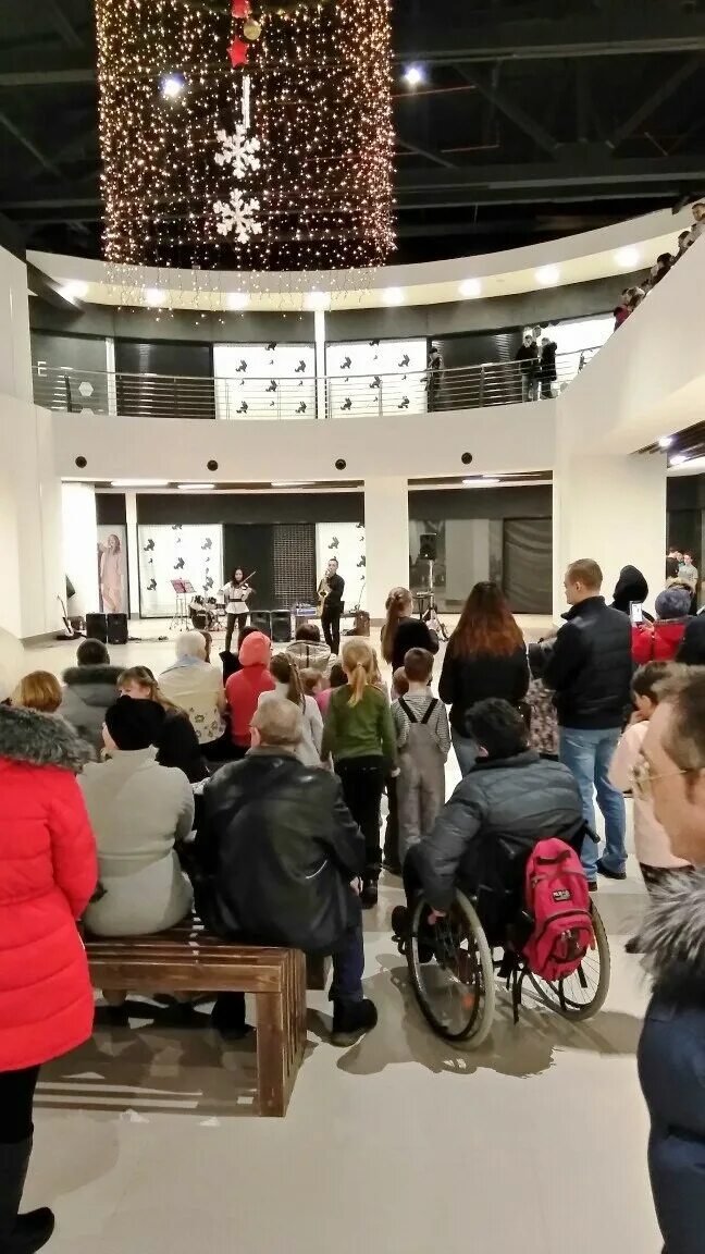 Тц ковров молл. Ковров молл режим работы сегодня. Ковров молл режим работы сегодня. Синемапарк в коврове. Город ковров торговые центры ковров молл.