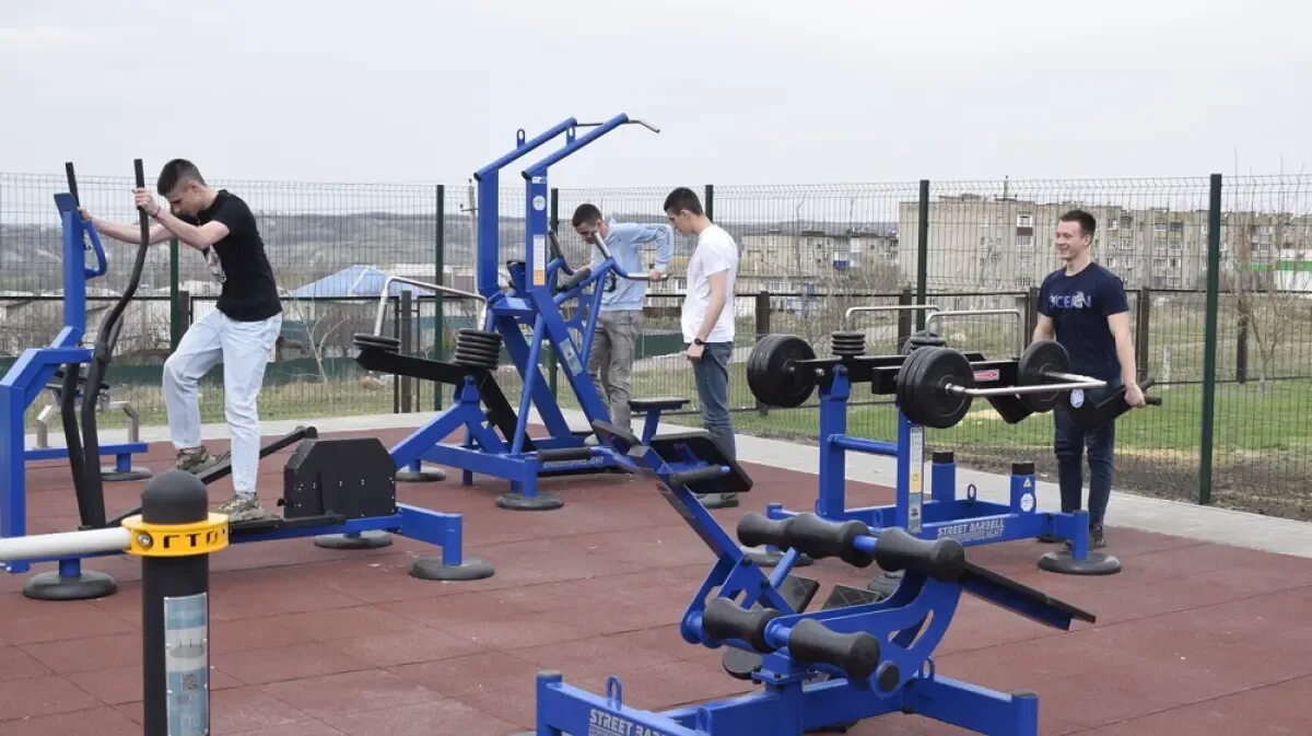 Smith strength f1 мультистанция. Малая спортивная площадка для сдачи норм гто. Жим вверх x-line x205. Спортивное покрытие aerofit. Магазин тренажеров.