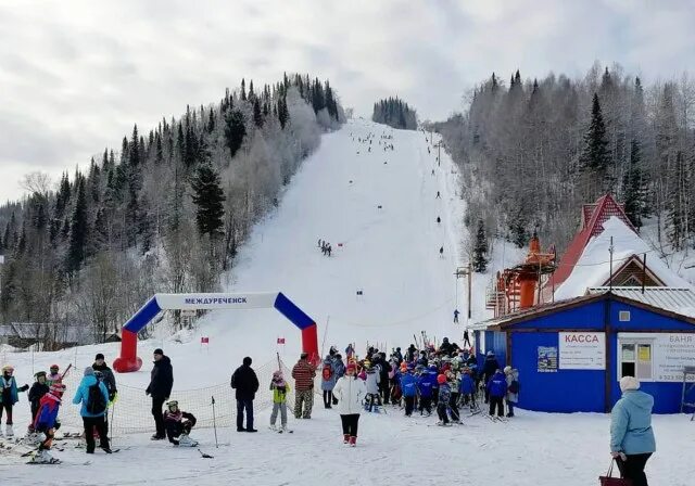 Югус горнолыжный. Гора Югус Междуреченск. Югус Междуреченск горнолыжка. Горнолыжная трасса Югус Междуреченск. Междуреченск подъемник гора Югус.