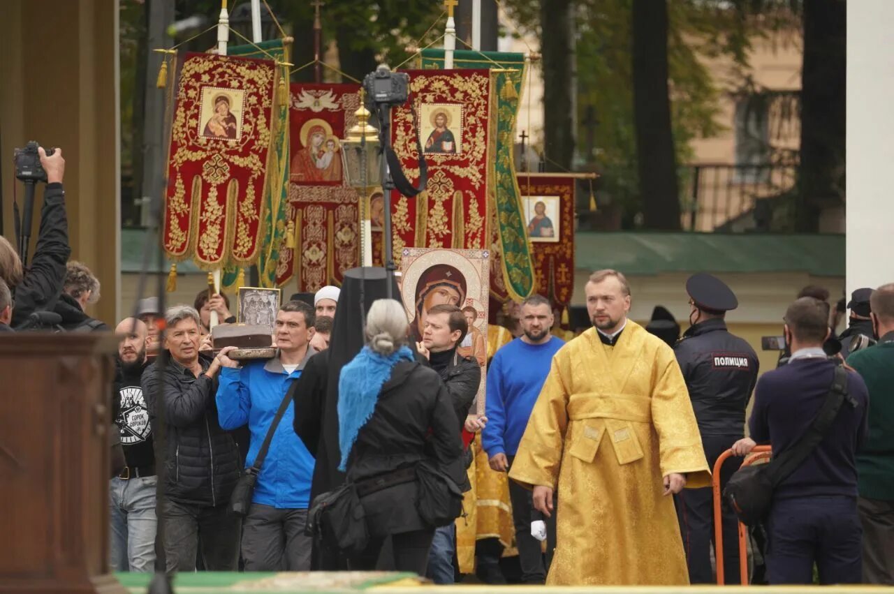 Санкт петербургская православная. Крестный ход Александро Невская Лавра. Александро-Невская крестный ход Казанский.