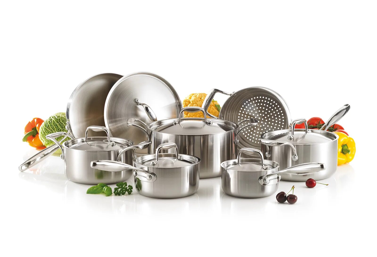 Кухонная посуда. Набор пластиковой посуды. Принадлежности для убокр. Посуда и кухонные принадлежности. Хозтовары для кухни.