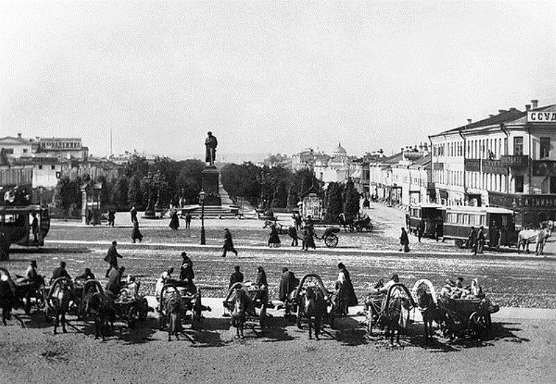 Страстная площадь. Тверской бульвар 1888. Тверской бульвар 1910. Тверской бульвар в конце 19 века. Тверской бульвар в 19 веке.