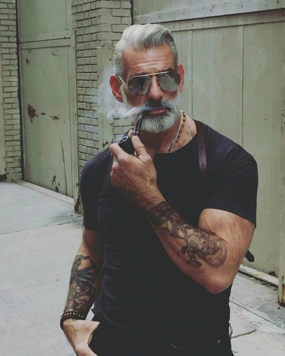 Пол мейсон дед мороз. Брутальный дед. Александро манфредини возраст. Гуннар андерссон бодибилдер. Татуированные старики.