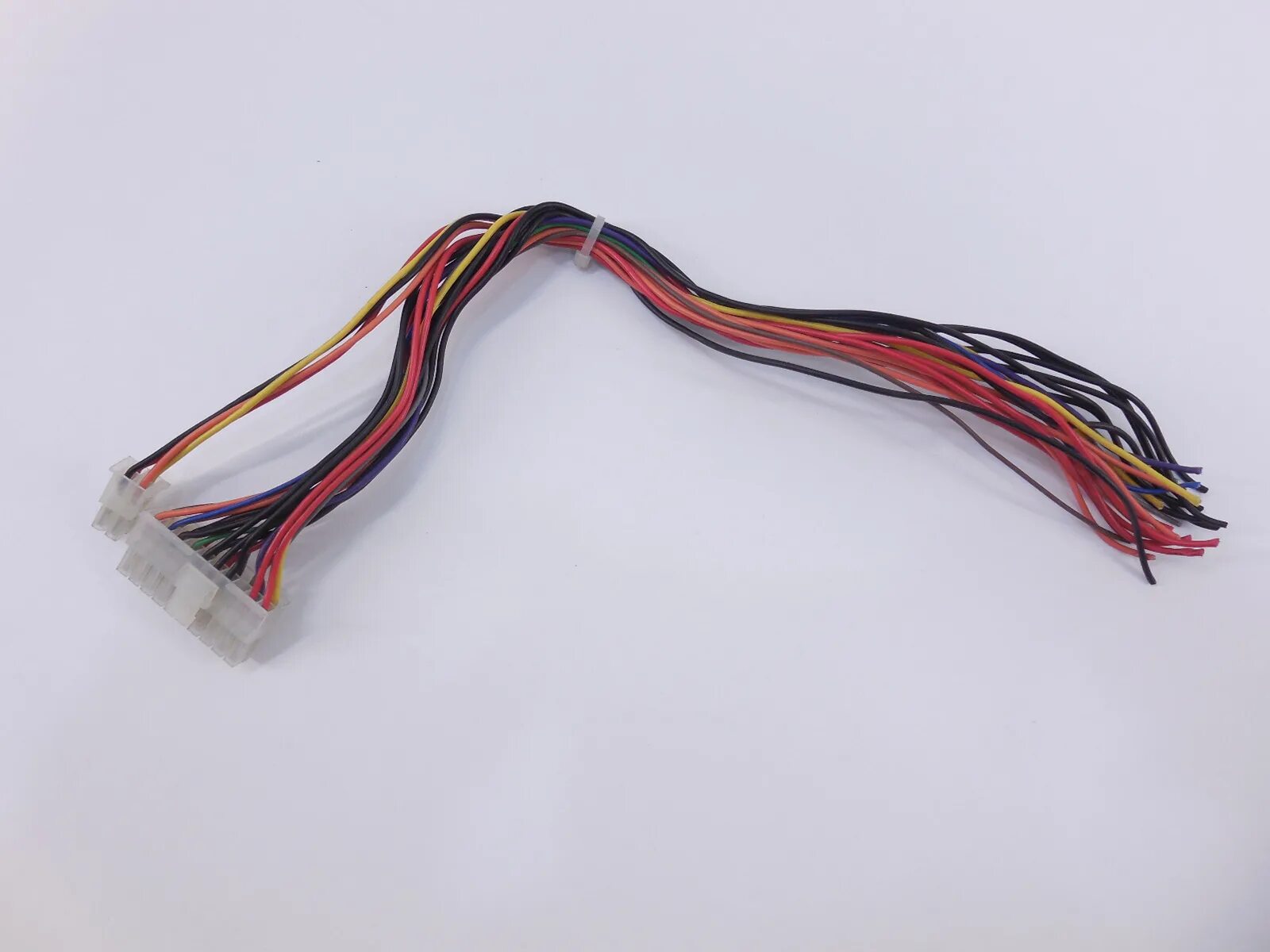 Блок питания оранжевый провод. Кабель блока питания 20pin + 4pin. Atx 20+4 пин разъемы питания. Блок питания thermaltake wo133 кабель питания sata. Блок питания без 24 пинового разъема.
