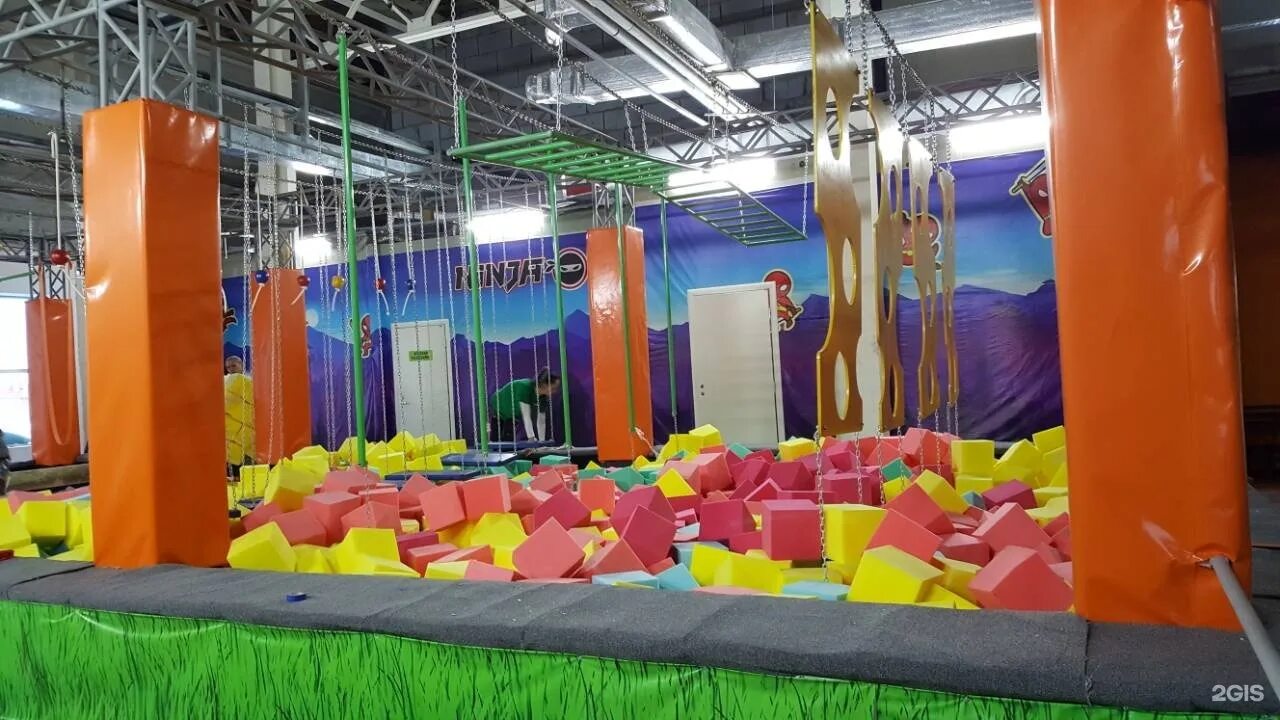 Ниндзя парк иркутск. Ниндзя парк мурманск. Ниндзя спорт тюмень. Ninja fit беговая. Развлекательный центр «ninja парк» тюмень.