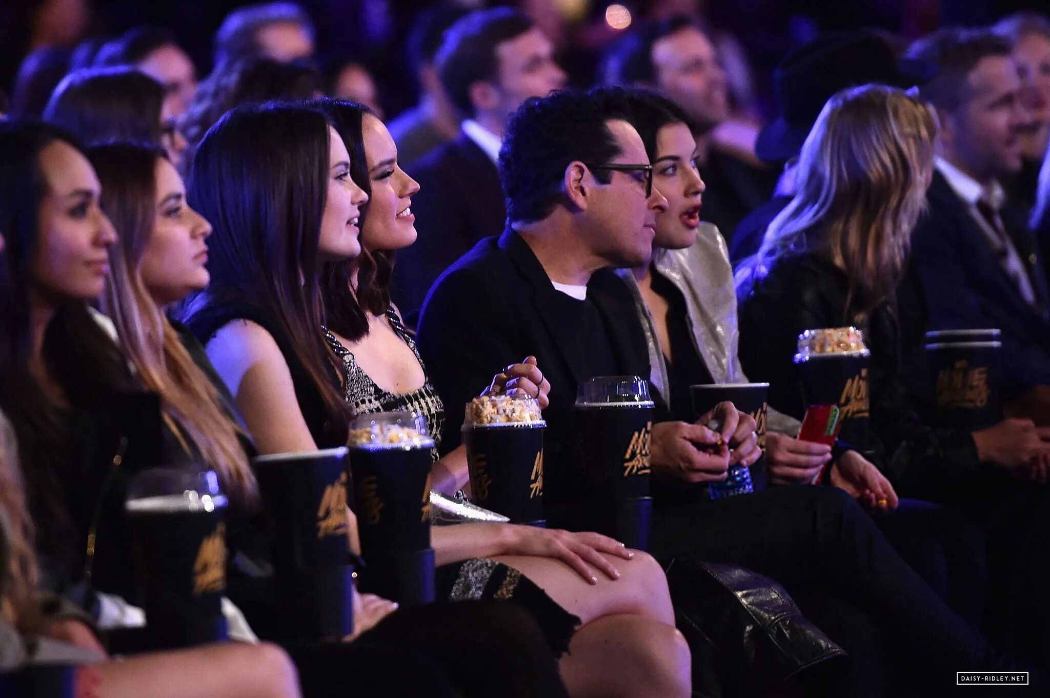 Mtv movie awards 2016 фильм смотреть. Mtv movie awards 2014 watch. Movie awards 2016. Церемония вручения премии mtv movie awards 2011. Церемония вручения премии mtv movie awards 2016 фильм 2016.