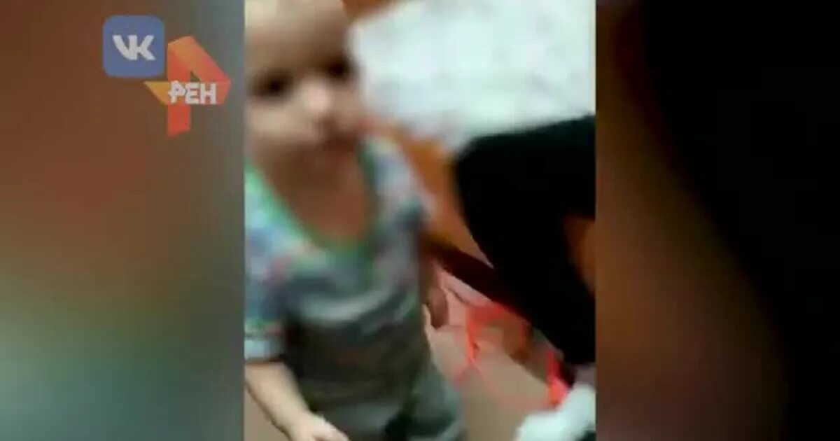 Старший издевается над младшим