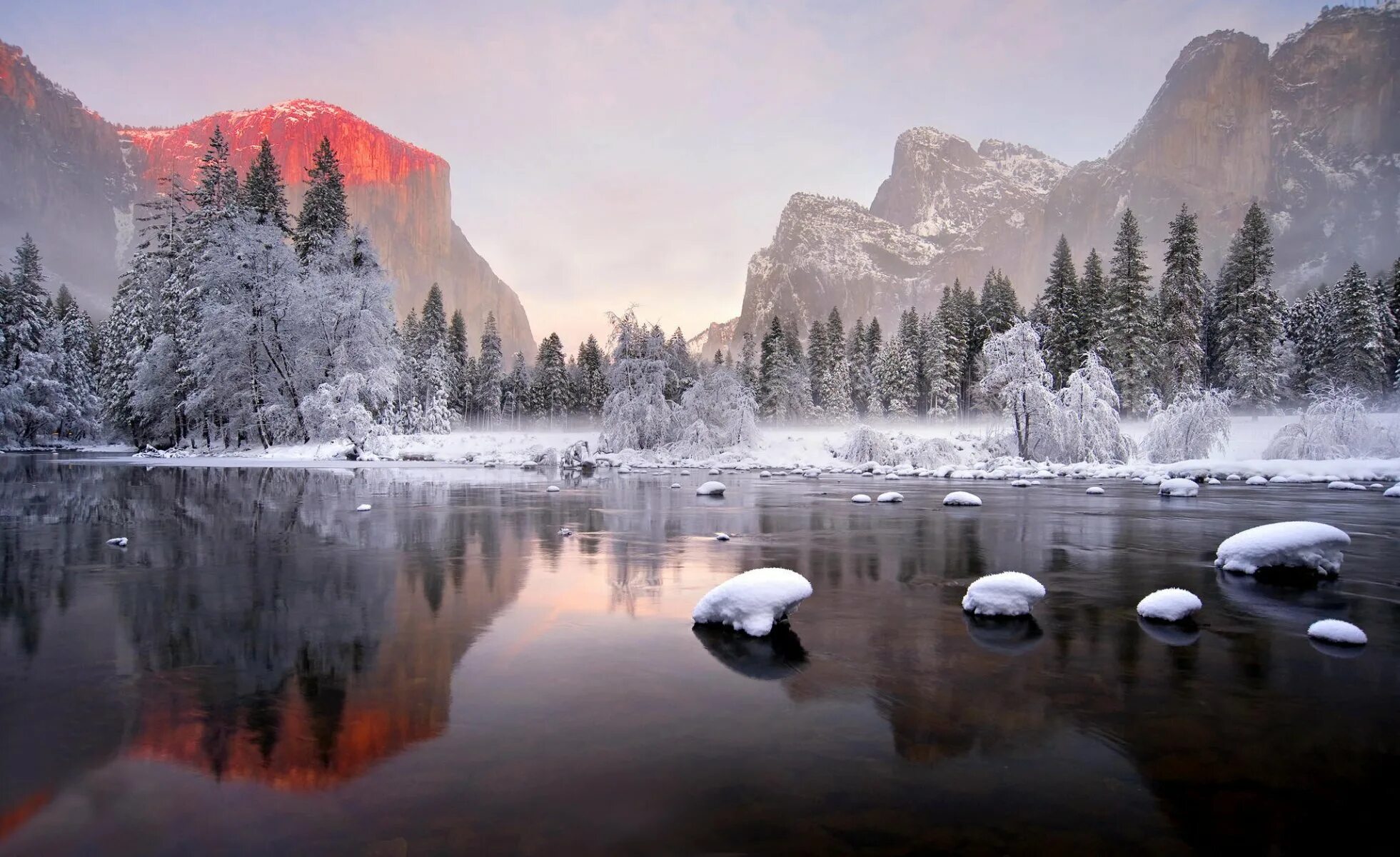 Йосемити национальный парк зимой. Красивая зима. Зимний пейзаж. Зимний пейзаж горы.
