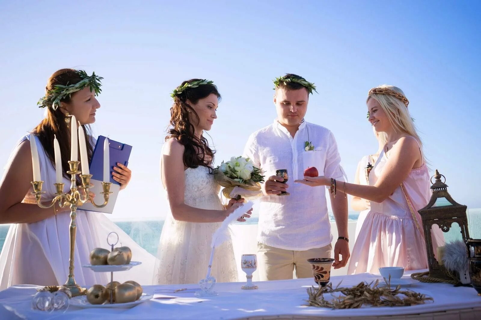 Греческое пара. Свадьба греков. Свадебные традиции в Греции. Свадьба в греческом стиле. Свадьба в античном стиле.