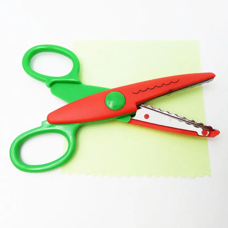 Поделки с ножницами. Поделки с ножницами. Ножницы для бумаги. Фигурные ножницы для бумаги. Ножницы с узором детские.