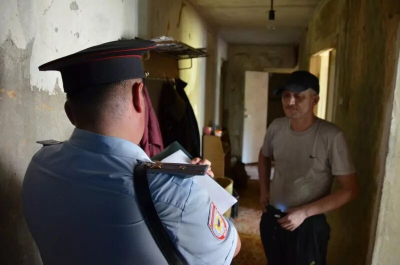 Обход участкового. Поквартирный обход полиции. Операция участковый. Участковый полиции обход. Участкового уполномоченного полиции.