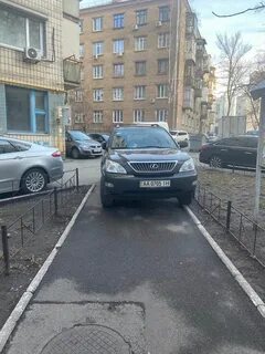 Можно ли ставить машину на тротуаре