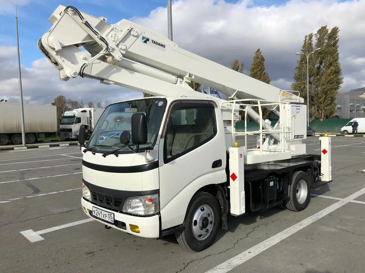 Автовышка Isuzu Elf АГП 18 метров. Mitsubishi Canter автовышка. Автовышка Hyundai 45 метров стрела. Автовышка телескоп 16 м на базе Исузу Эльф.