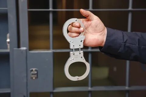 Заключение под стражу несовершеннолетнего обвиняемого
