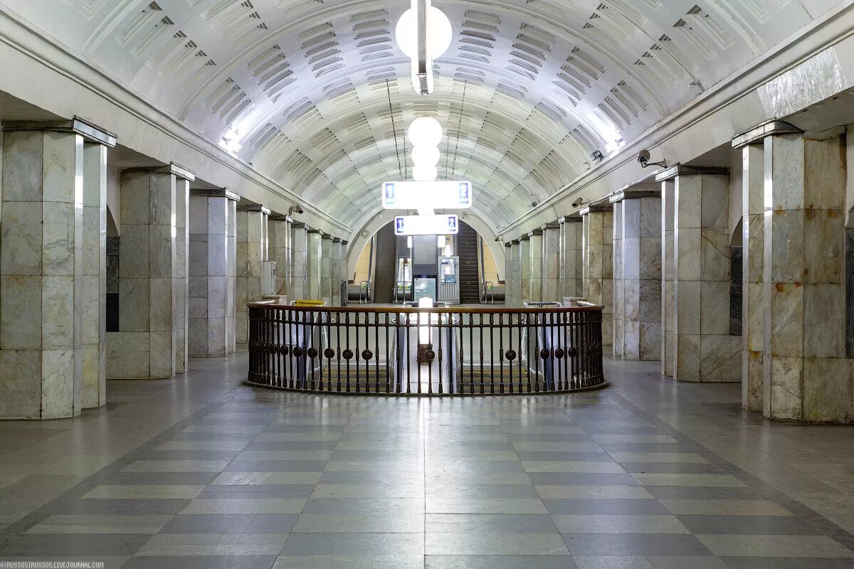 Переход с охотного на театральную. Станция метро Охотный ряд. Московский метрополитен станция Охотный ряд. Вестибюль станции Охотный ряд. Охотный ряд станция метро Сокольническая линия.