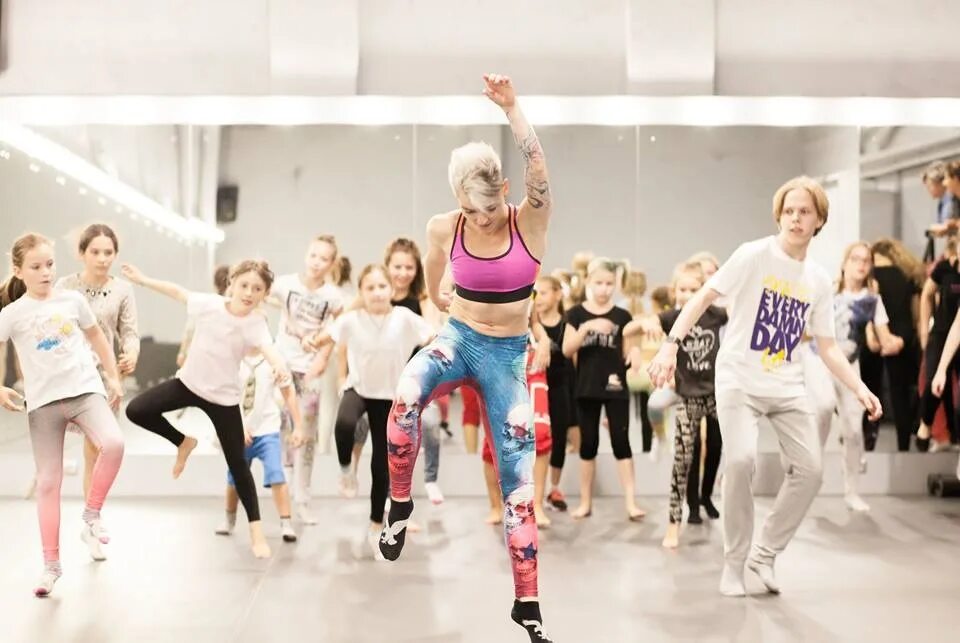 Детская школа танцев. Школа танцев в Москве. Школа танцев в Чертаново.