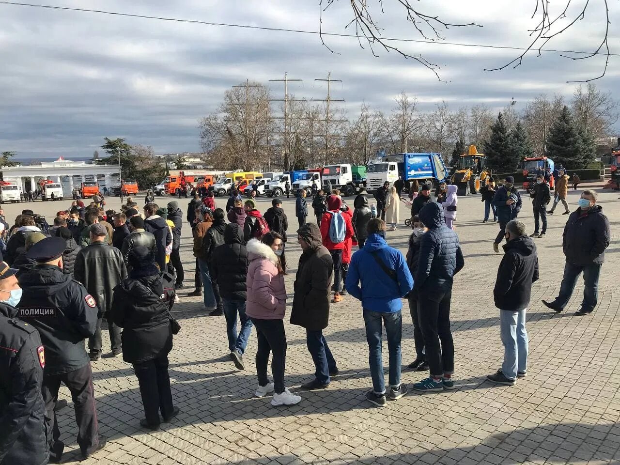 23 февраля 2014 севастополь митинг. Площадь Нахимова митинг 2014. Митинг площадь Нахимова в Севастополе 2014. Пикеты в Севастополе. Митинг в Севастополе.