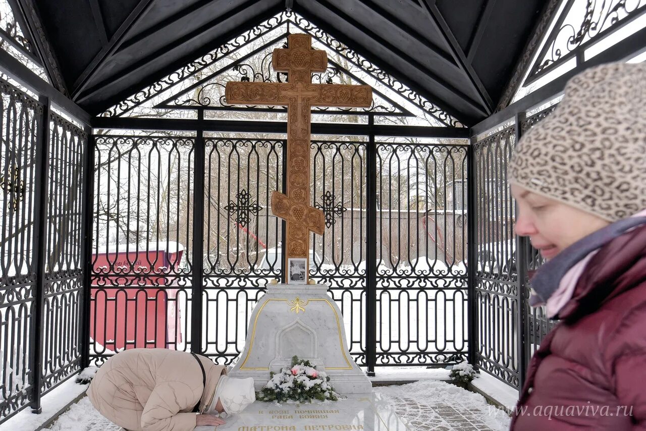 Могила Матронушка босоножка Петербургская. Храм на могиле Матроны босоножки. Могила Матроны босоножки в Санкт-Петербурге. Часовня Матроны босоножки.