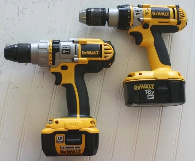 Шуруповерт аккумуляторный деволт 18 вольт. Перфоратор dewalt xrp 18v. сломанная дрель-шуруповерт dewalt 18v. дрель dewalt xrp dc960. dewalt 970.