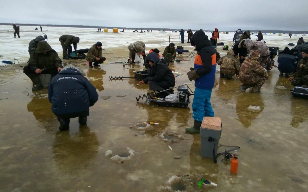 Зимняя рыбалка на белом море Северодвинск. Рыбалка в Архангельске на белом море. Рыбалка на Яграх. Рыбаки на белом море. Рыбалка на севере главная архангельск