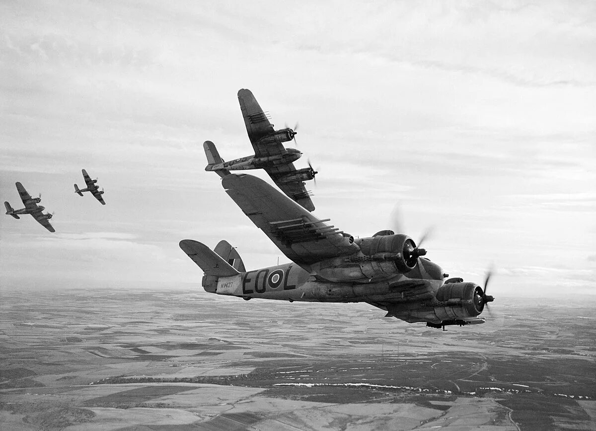 Bristol beaufighter. Ил-2 над берлином. Ильюшин самолеты ил2. Хеншель 129 самолет. Немецкие самолеты вов 1941-1945.