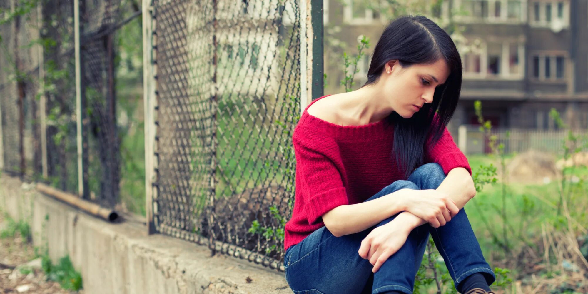 Sad обои. Расстроенная девушка. Sobbing woman. Задумчивая девушка. Мимика депрессии.